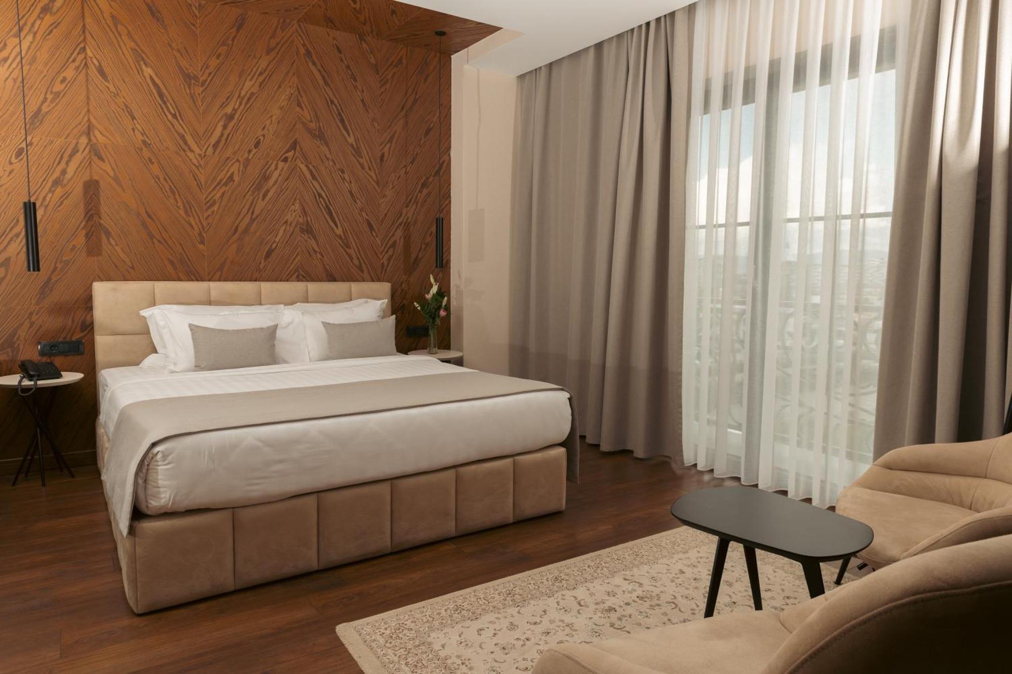 Venus Hotel Lipjan Екстериор снимка