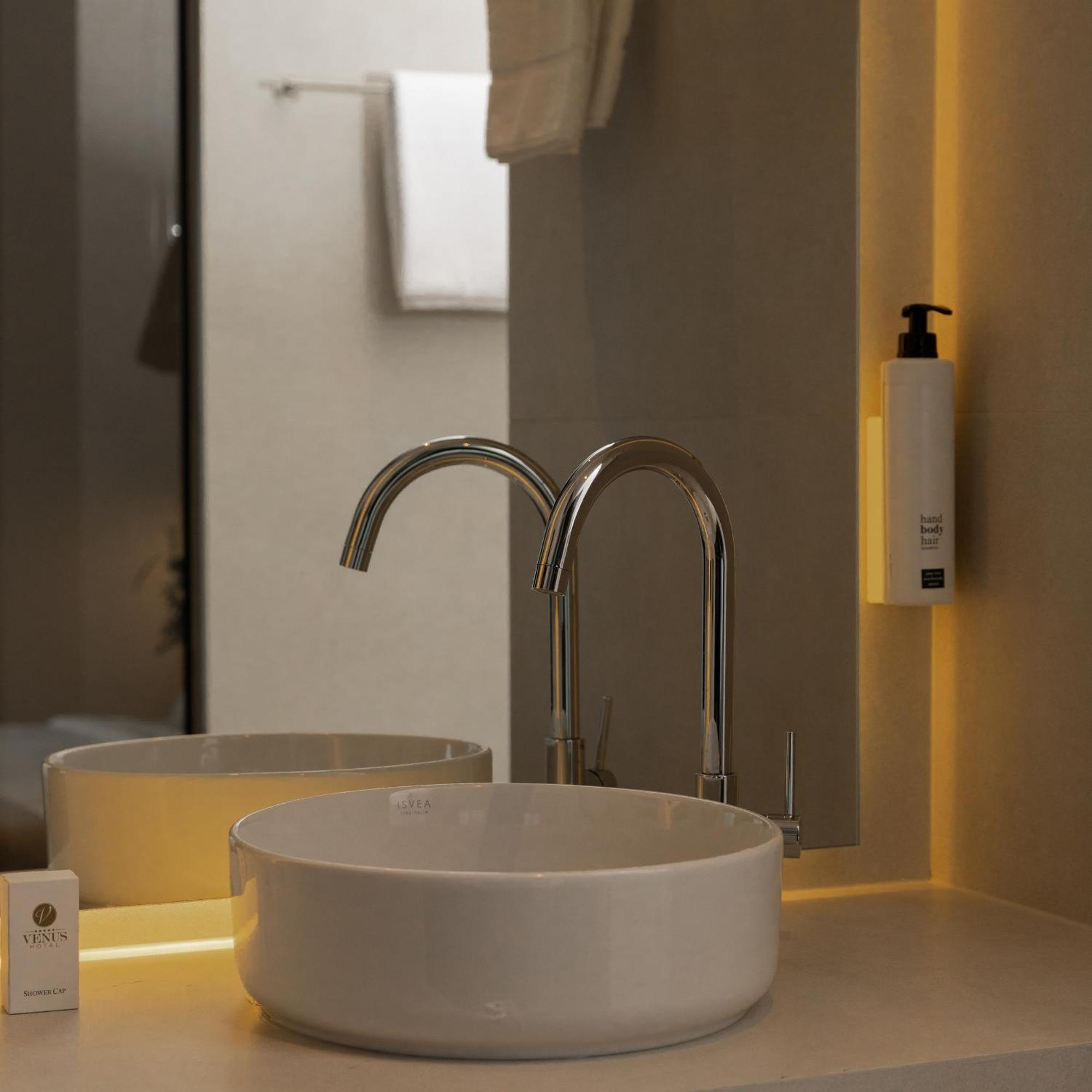 Venus Hotel Lipjan Екстериор снимка