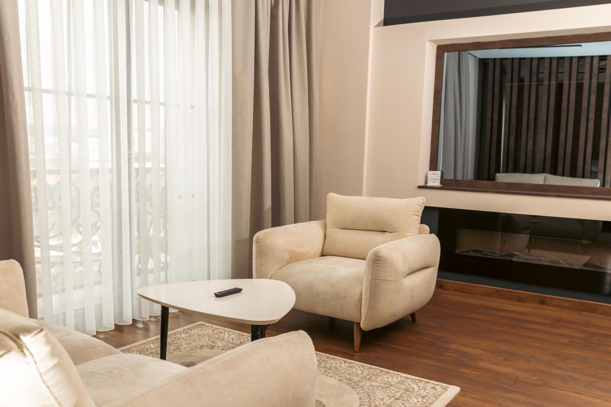Venus Hotel Lipjan Екстериор снимка