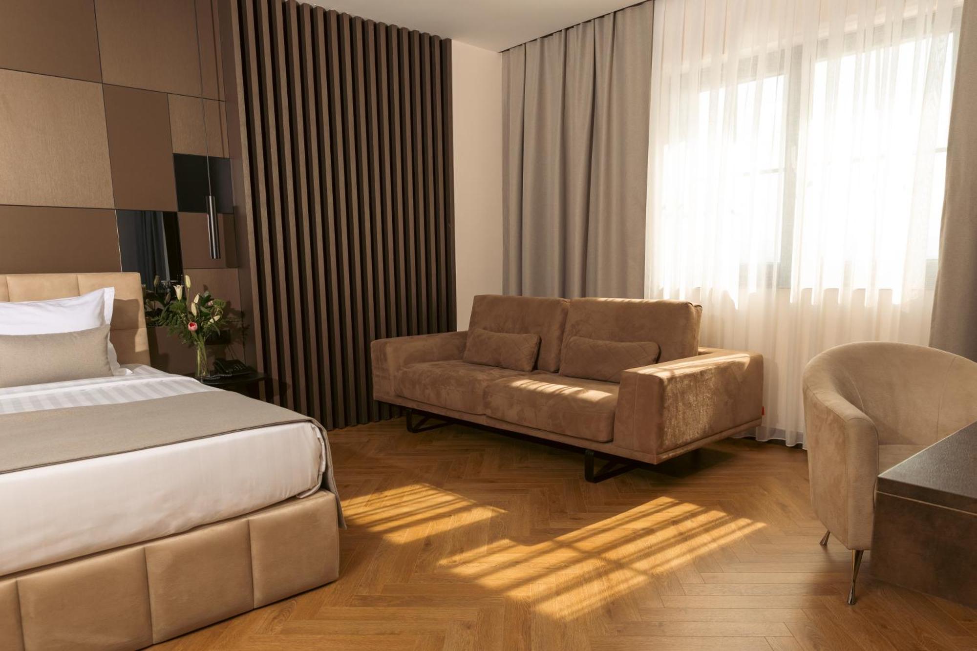 Venus Hotel Lipjan Екстериор снимка