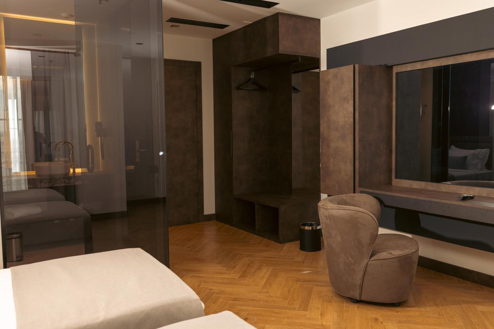 Venus Hotel Lipjan Екстериор снимка