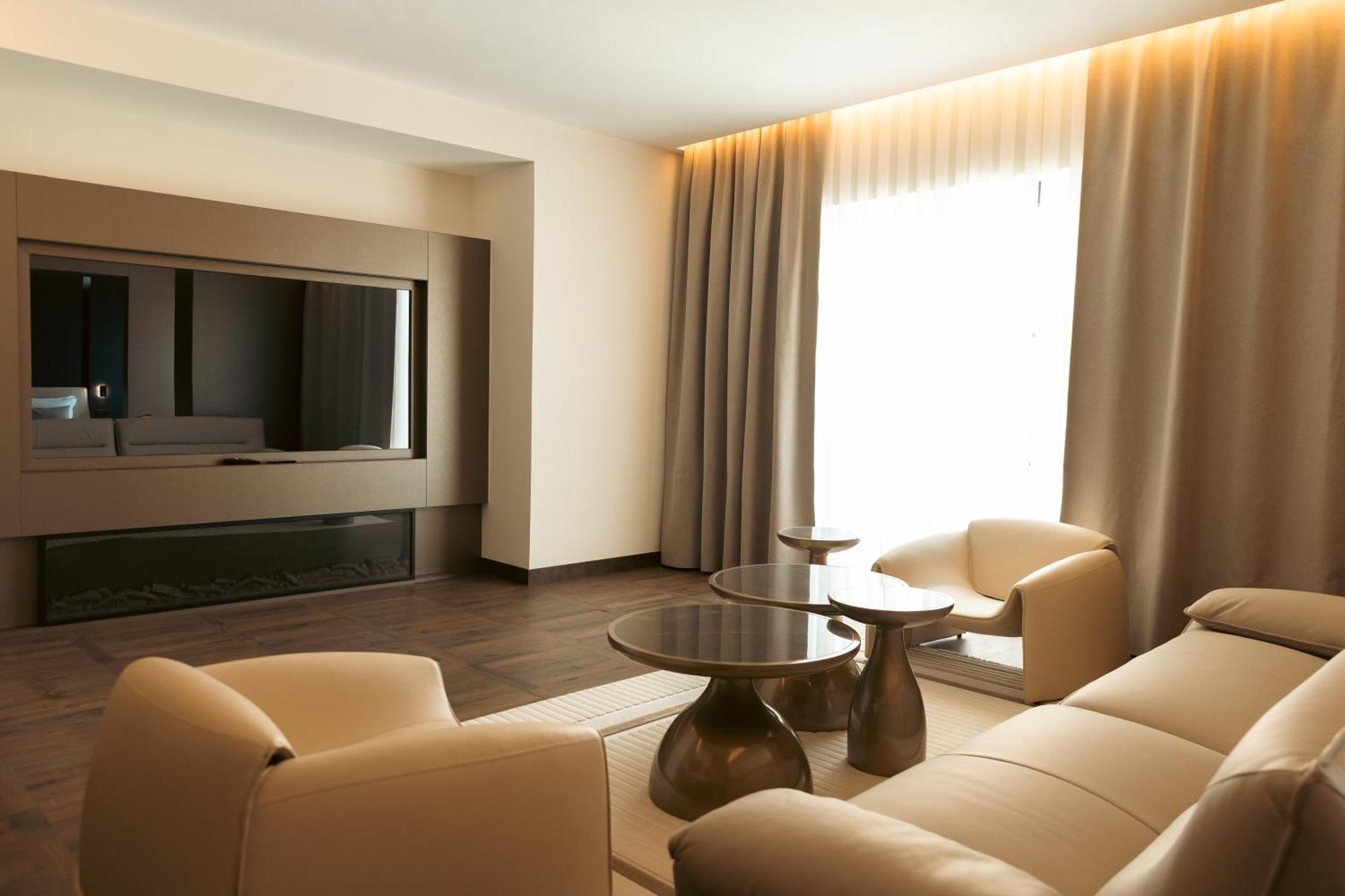 Venus Hotel Lipjan Екстериор снимка